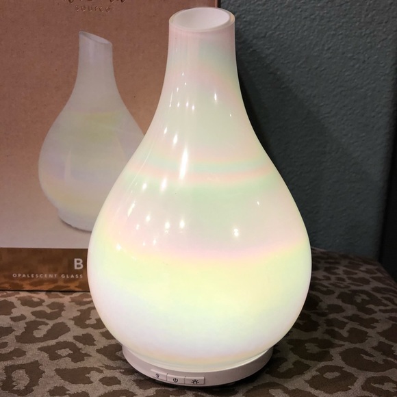 Aroma Source Opalescent essential oil diffuser - Picture 3 of 6